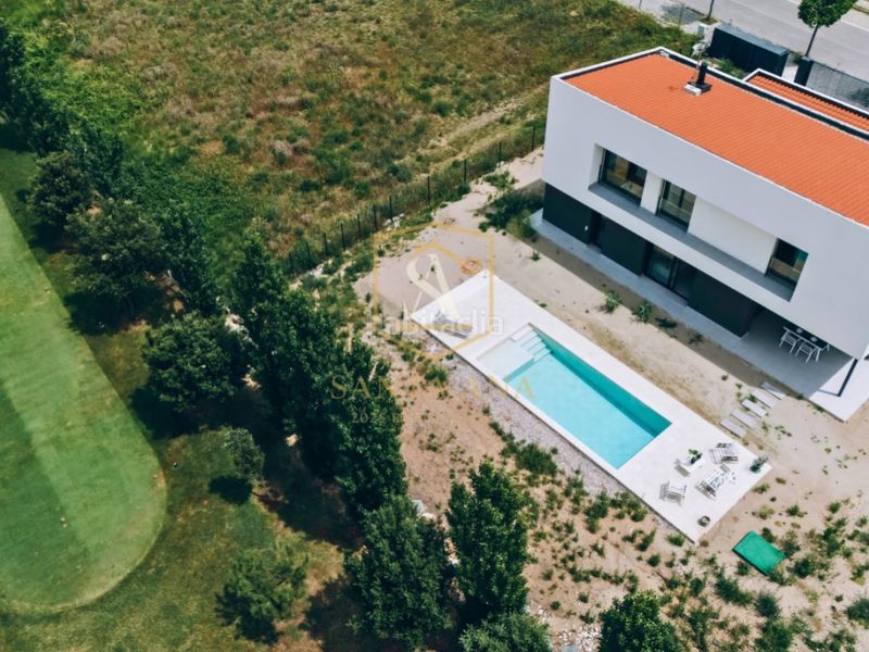Foto f95a22cd-1425-472a-94b8-c94a41a3012a. Casa amb calefacció aparcament a Roca del Vallès (La)
