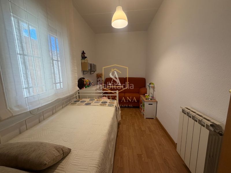 Foto 1283979f-a6a2-49d9-8620-21a740171a3c. Casa adossada amb calefacció a Bufalà Badalona