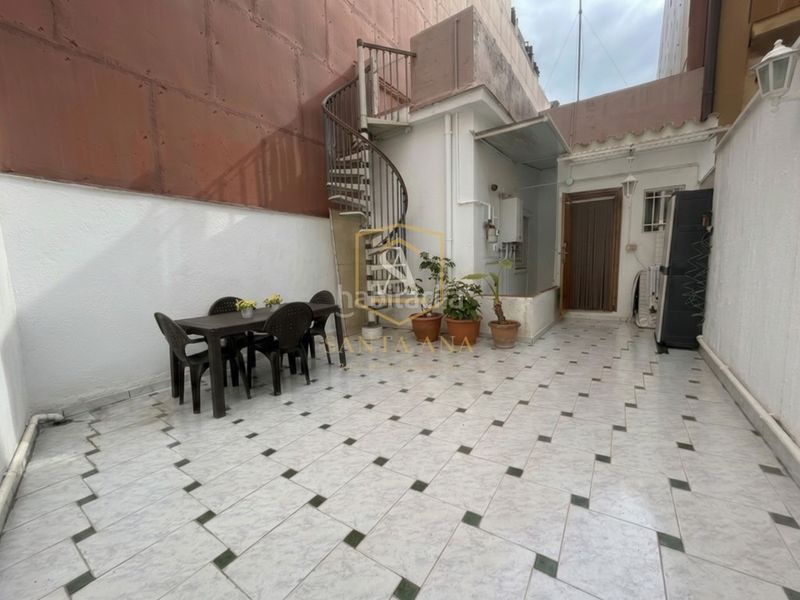 Foto 416e84f3-b6b7-4b33-9317-02d1757866ff. Casa adossada amb calefacció a Bufalà Badalona