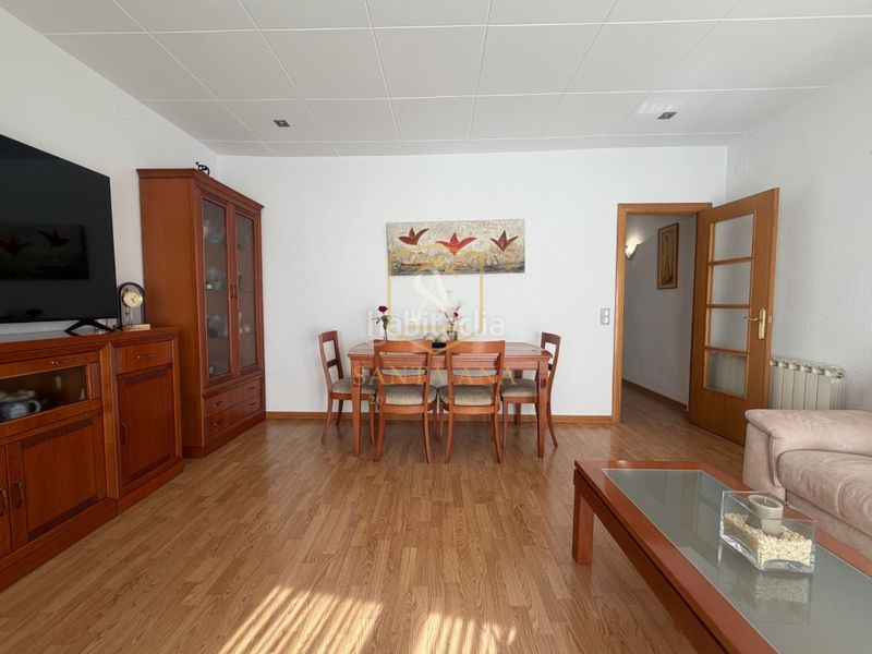 Foto 42012f7b-077e-42a9-9ffc-edf57420d73e. Casa adossada amb calefacció a Bufalà Badalona