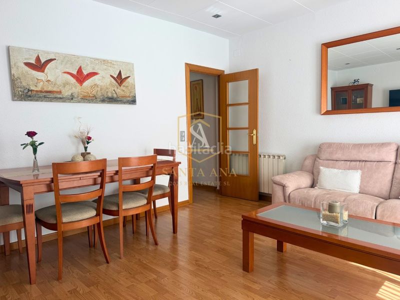 Foto 9560a454-1a3d-4991-b689-dcac3d40f84d. Casa adossada amb calefacció a Bufalà Badalona