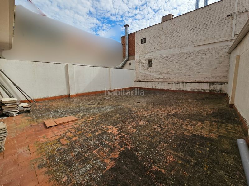 Foto b4baea8a-f1d7-4885-93c7-0ef38afba3eb. Local comercial a Bufalà Badalona