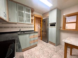 Flat  Calle margarida xirgu. Amplio piso de 4hab.  para entrar a vivir  en casagemes