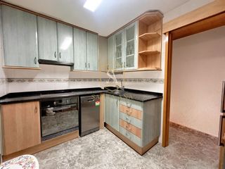 Piso  Calle margarida xirgu. Amplio piso de 4hab.  para entrar a vivir  en casagemes