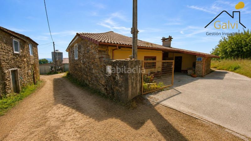 Foto fa277688-666d-4b56-aa68-7be95085ae1b. Masia amb aparcament a Saviñao (O)
