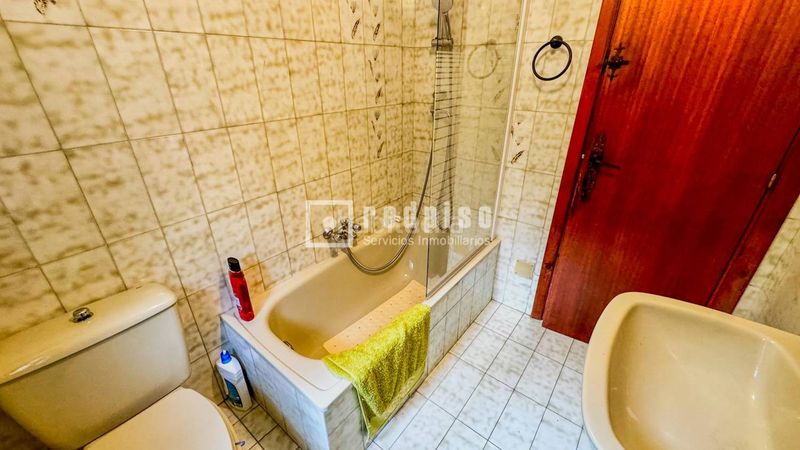 Foto f14320b3-76bd-48c7-8835-5ae13eecc3cb. Xalet amb aparcament a Abegondo