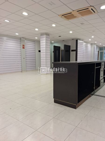 Foto 1e20ea69-b0cd-424d-8d94-e435d00ffe6e. Alquiler local comercial  en alquiler en plena zona comercial de a coruña en Coruña (A)
