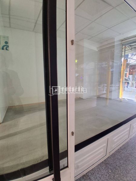 Foto 5a4d585a-3b1d-4adb-a886-eae3bba233e0. Alquiler local comercial  en alquiler en plena zona comercial de a coruña en Coruña (A)