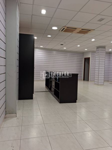 Foto a919efd3-0b52-42b8-a76b-65fccf6a0865. Alquiler local comercial  en alquiler en plena zona comercial de a coruña en Coruña (A)