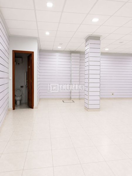 Foto de7f3f47-a198-4d74-96d2-6b456ec30326. Alquiler local comercial  en alquiler en plena zona comercial de a coruña en Coruña (A)