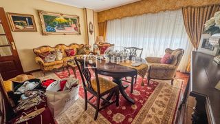 Flat  Sardi�eira. Amplia vivienda exterior de 141 m junto a la estaci�n intermodal