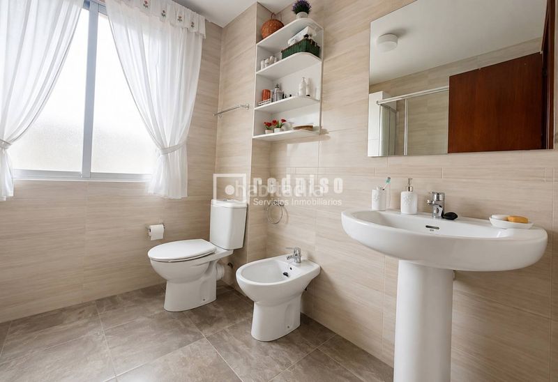 Foto 87d93516-dcae-43f2-868b-e95312856557. Pis a Pontedeume