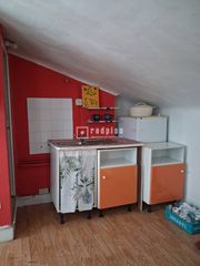 Oficina en San Pablo - Juan Fl�rez. Bajo cubierta registrado como almac�n en avenida de fisterra