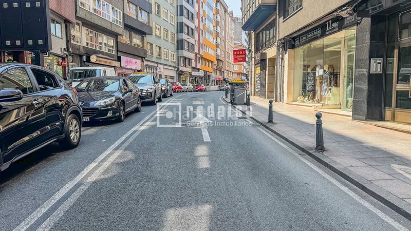 Foto bdf7c693-9d30-4aa7-a042-f48a4f53d533. Pis a Sagrada Familia Coruña (A)