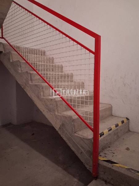 Foto c65e80d4-2fbe-4faf-bed9-543f18dde383. Aparcament cotxe a Agra del Orzán - Ventorrillo Coruña (A)