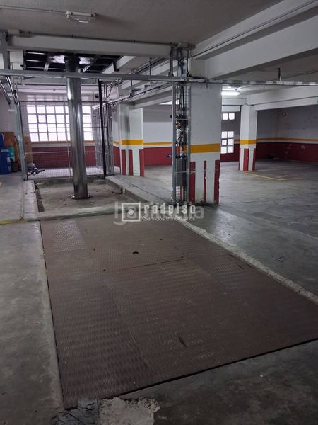 Foto fa955c1d-5167-4974-86f1-ea62bf62256b. Aparcament cotxe a Agra del Orzán - Ventorrillo Coruña (A)