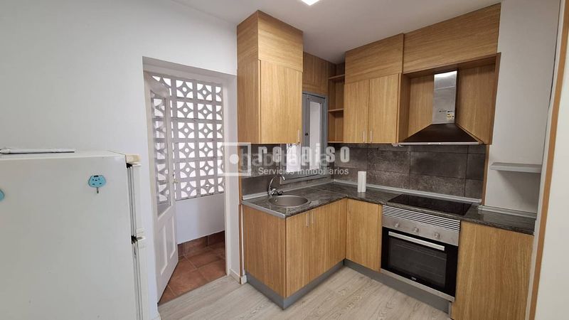 Foto caeb5a37-ab5f-40c2-ae7a-f45e4ce92a18. Rent flat in Caranza Ferrol