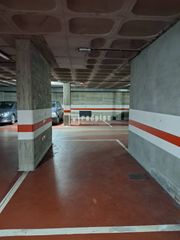 Autoparkplatz  Del alcalde jaime hervada. Amplia plaza de garaje para coche grande  ubicación estratégica