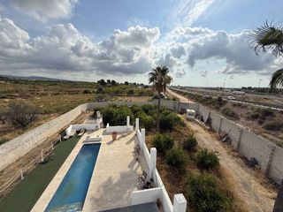 Xalet a Crevillente. Venta de chalet unifamiliar independiente en crevillent