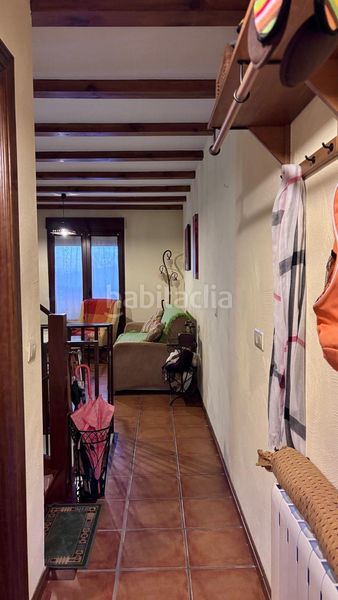 Foto c3194bc7-a24c-4ddf-a661-b66f9a78847e. Casa amb aparcament a Candelario