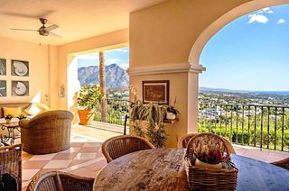 Flat in La Quinta. Kathome presenta un hogar que se siente antes de describirse
