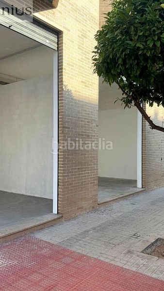 Foto 69f9da64-86da-4964-9123-02111cd1bd96. Lloguer local comercial a Silla