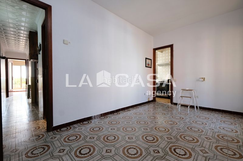 Foto c73656c0-aa55-4449-9524-4a49644a1a86. Ático en Prosperitat Barcelona