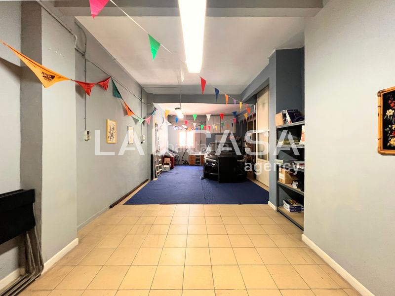 Foto 0ba09a90-af69-48c9-8535-244bbdc3d3af. Local comercial a Centre Badalona