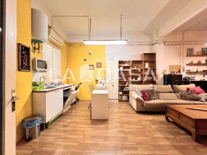 Foto be992a9e-95ef-424c-a605-c61f90e4a6f6. Local comercial a Centre Badalona