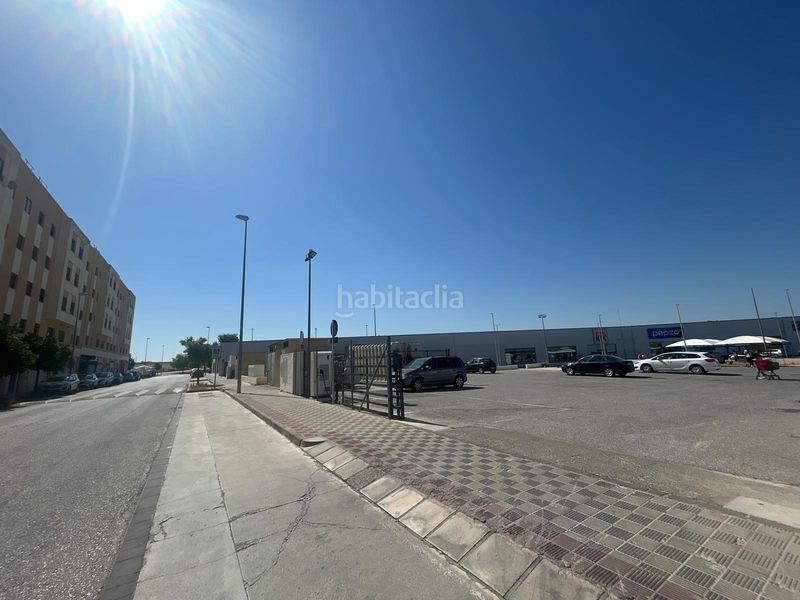 Foto cebee8df-852a-47c9-bb69-579eea1cf15d. Local comercial a El Junquillo - Vistalegre Utrera