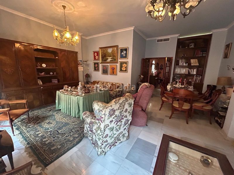 Foto d39ec05b-a3f8-4990-b749-91cad1da6305. Casa in Centro Utrera