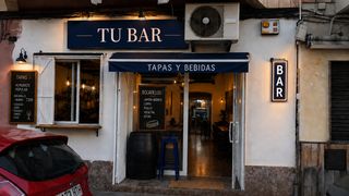 Miete Geschäftsraum  Carrer verge del lluch. Se alquila cafetería lista para entrar – 600 €/mes