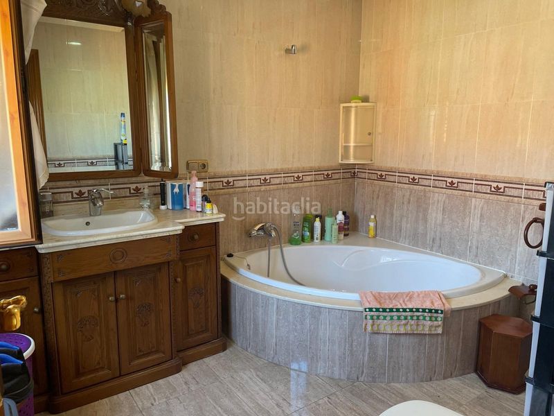 Foto b92e896c-a24b-42bd-8749-13943db7f646. Casa en avenida andalucía 39 en Chimeneas