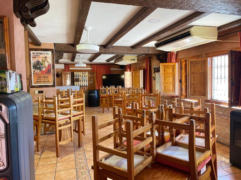 Foto c8bd659b-d5c5-4d6e-b317-3c12f0110472. Casa en avenida andalucía 39 en Chimeneas