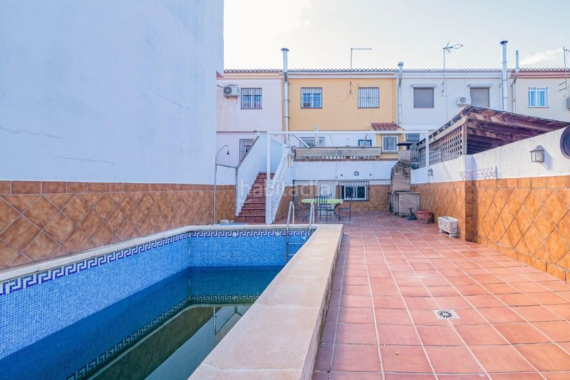 Foto 3688537f-8e91-4cf1-bbf8-3d82ea2dc7a6. Casa adossada amb aparcament piscina a Cúllar Vega