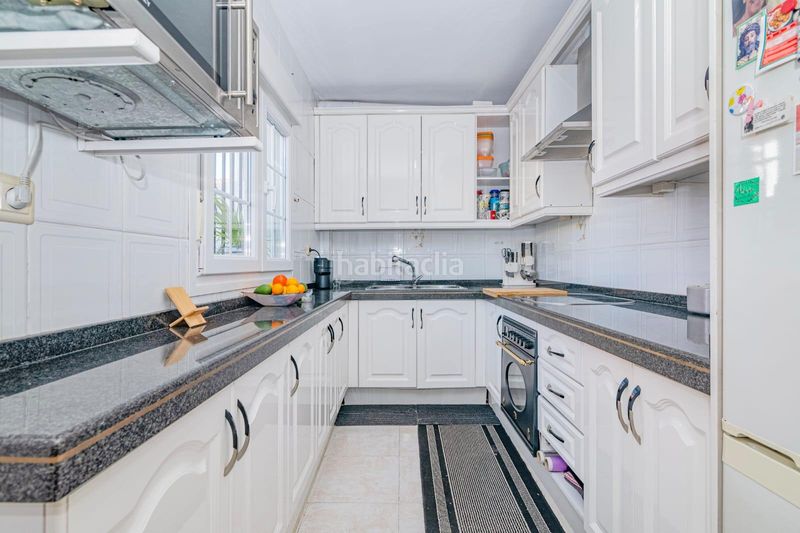 Foto 70a5599e-6971-441e-8bba-c0e88910eba3. Casa adossada amb aparcament piscina a Cúllar Vega