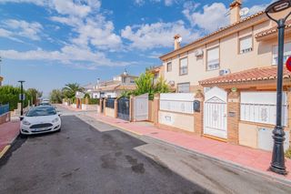 Casa  Calle de tulip�n. Amplia casa en pulianas, ideal para entrar a vivir