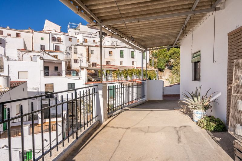 Foto 2d423e25-2300-4b48-ab34-8dc83e08c7ad. Casa amb aparcament a Sorvilán