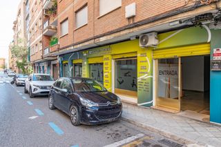Local Comercial  Calle pintor zuloaga. Amplio local junto calle alhamar