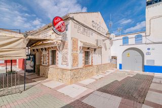 Business premise in Calle de ángel ganivet 12