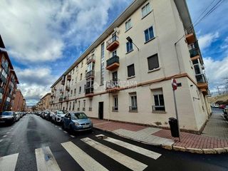 Etagenwohnung in San Antonio. Piso en venta en ávila