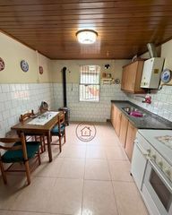 Casa a Monforte de Lemos. Casa independiente frente al río para entrar a vivir en monforte