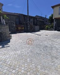 Bauernhof in Amoeiro. Casa de piedra para rehabilitar en la plaza de amoeiro con jardí