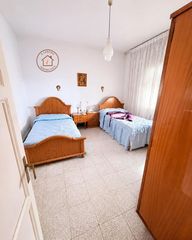 Casa in Monforte de Lemos. Vivienda con amplio bajo comercial, terraza y buhardilla en monf