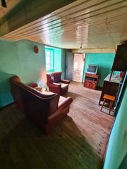 Casa a Lalín. Vivienda en lodeiro, lalín, con terreno, pozo, hórreo y almacén