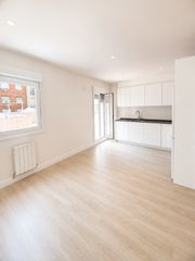 Etagenwohnung  Calle vélez de guevara 35. Vivienda reformada a estrenar en el centro de logroño con terraz