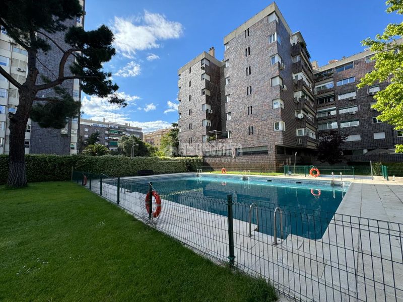 Foto 7108b5f1-ac9a-4a79-a3b1-e4b2e865751b. Piso  en venta en Niño Jesús Madrid