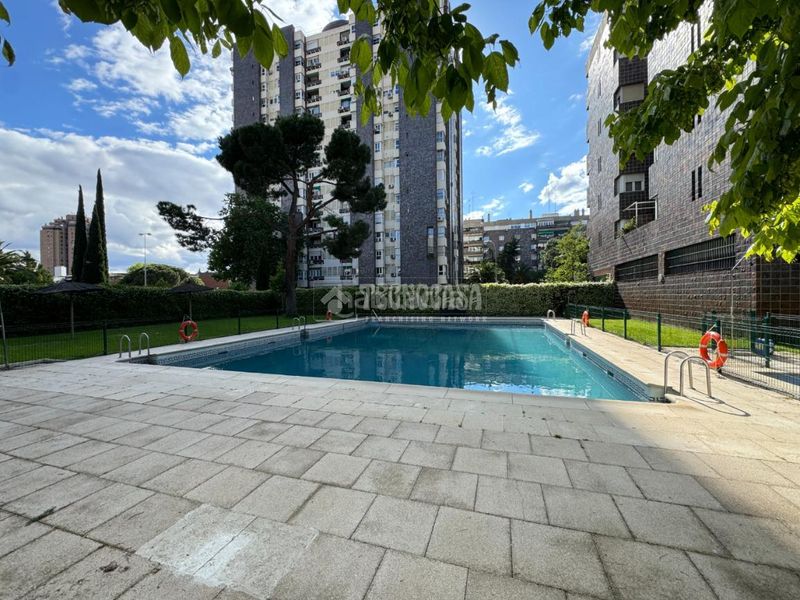Foto 73ad00a9-addf-407e-82e8-319da07d4217. Piso  en venta en Niño Jesús Madrid