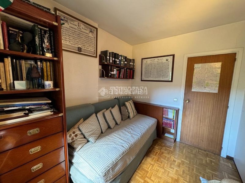 Foto b0a53b76-11d0-42e4-9f61-16673c9743c2. Piso  en venta en Niño Jesús Madrid