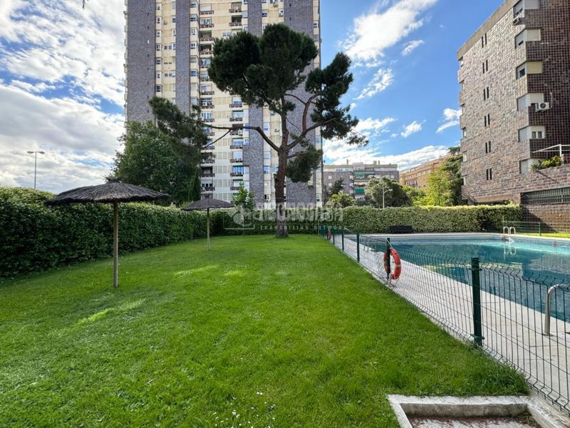 Foto e48ffb19-ae5f-463e-a3d7-63b81123c9d9. Piso  en venta en Niño Jesús Madrid